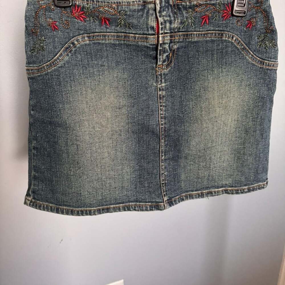Candie's Embroidered Denim Mini Skirt Size 3 Y2K Floral